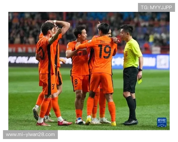 足球场上的黄牌之星：这些球员为何频频被警告引发争议